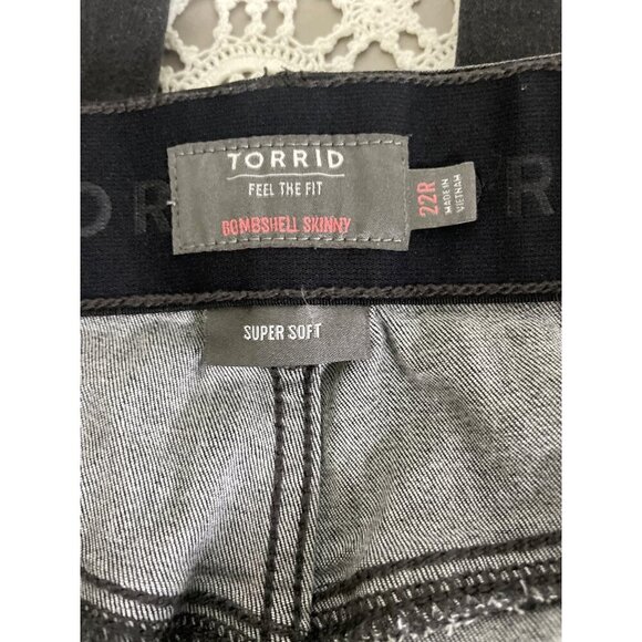 Torrid Bombshell Skinny Jeans 22R Super Soft Gray Denim - Picture 5 of 6